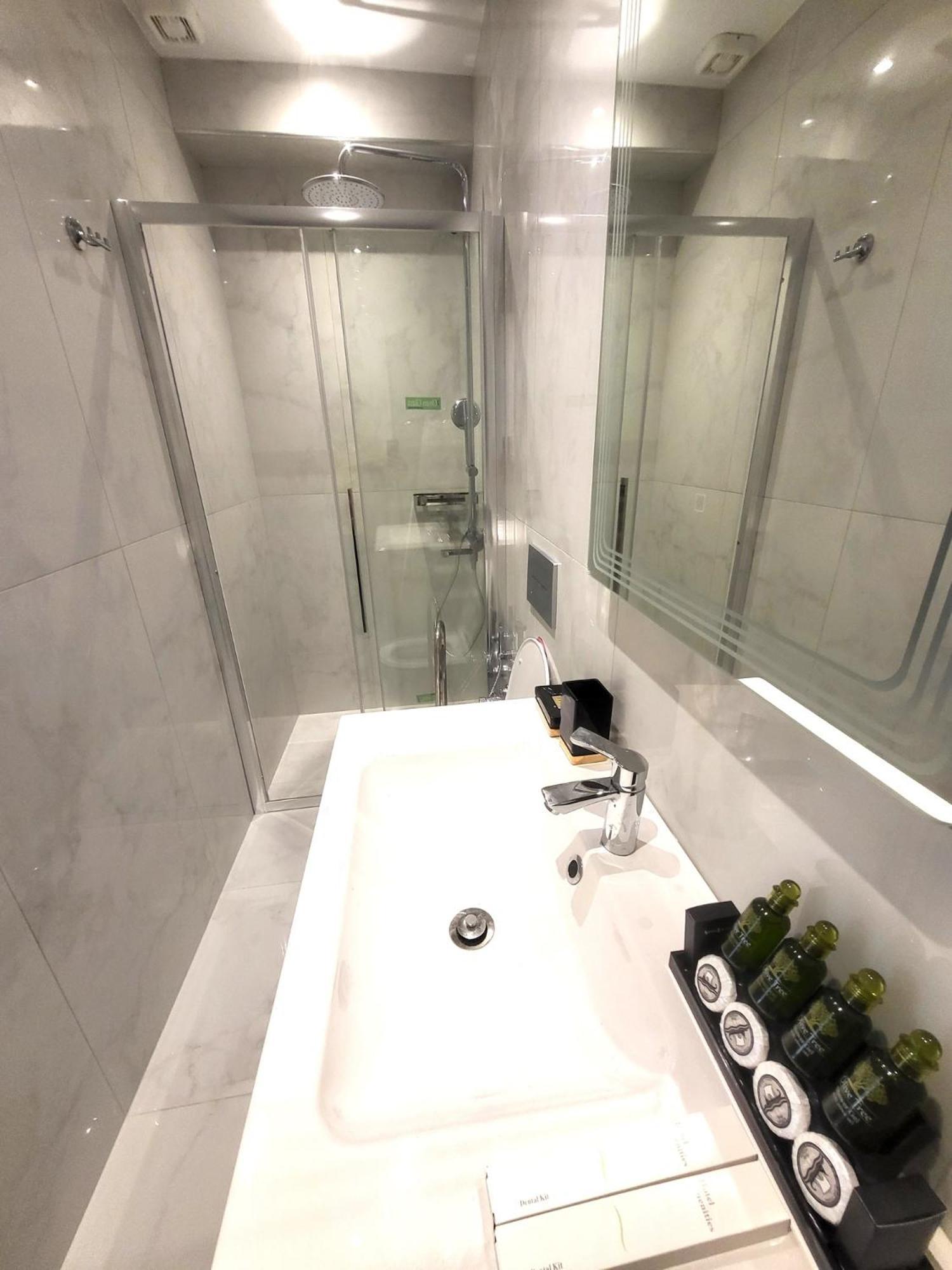 Fabilicious Suites - 2 Apartments- Romantic Jacuzzi & Spacious Family Comfort Athens Exterior photo