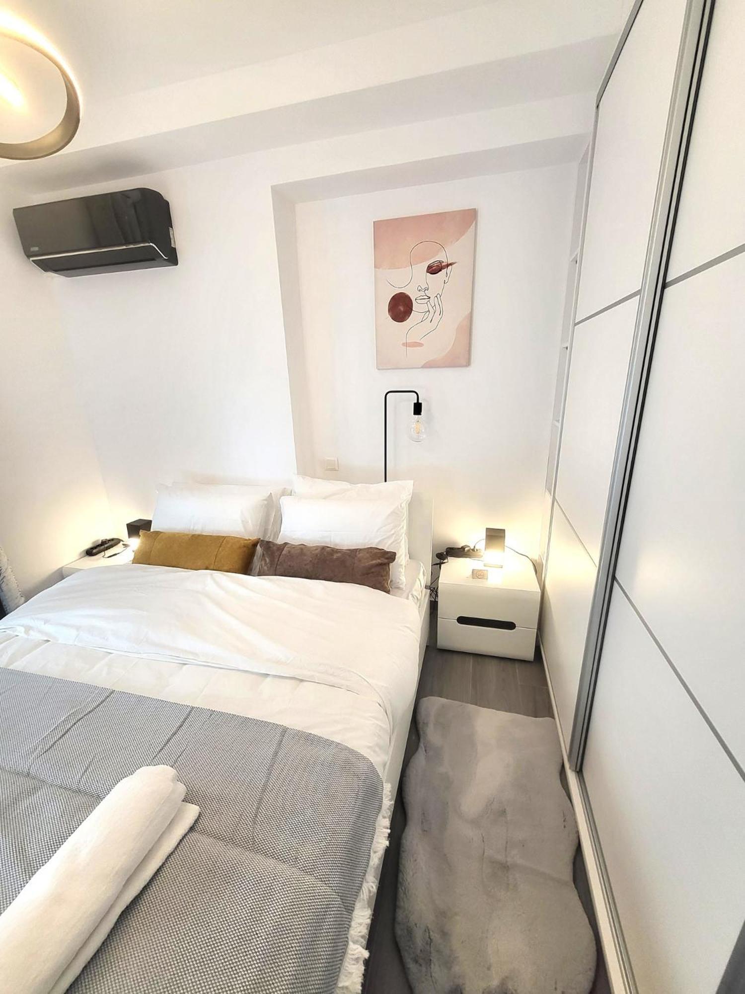 Fabilicious Suites - 2 Apartments- Romantic Jacuzzi & Spacious Family Comfort Athens Exterior photo